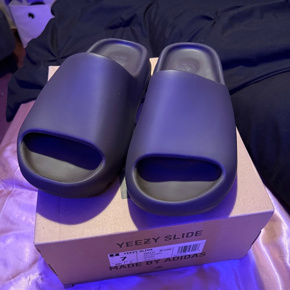 YEEZY SOOT SLIDES SIZS 7 MEN